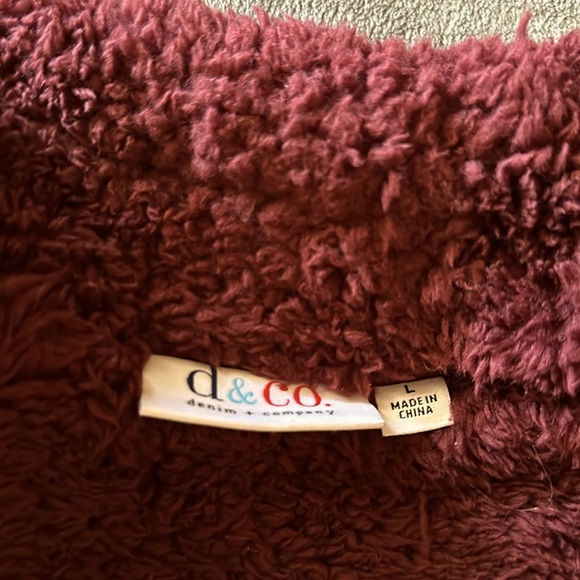 Women’s fall quilted vest with fleece lining. Size large burgundy Denim & CO. - Picture 4 of 4